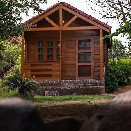 Leo Wooden Resorts Hampi Exterior photo