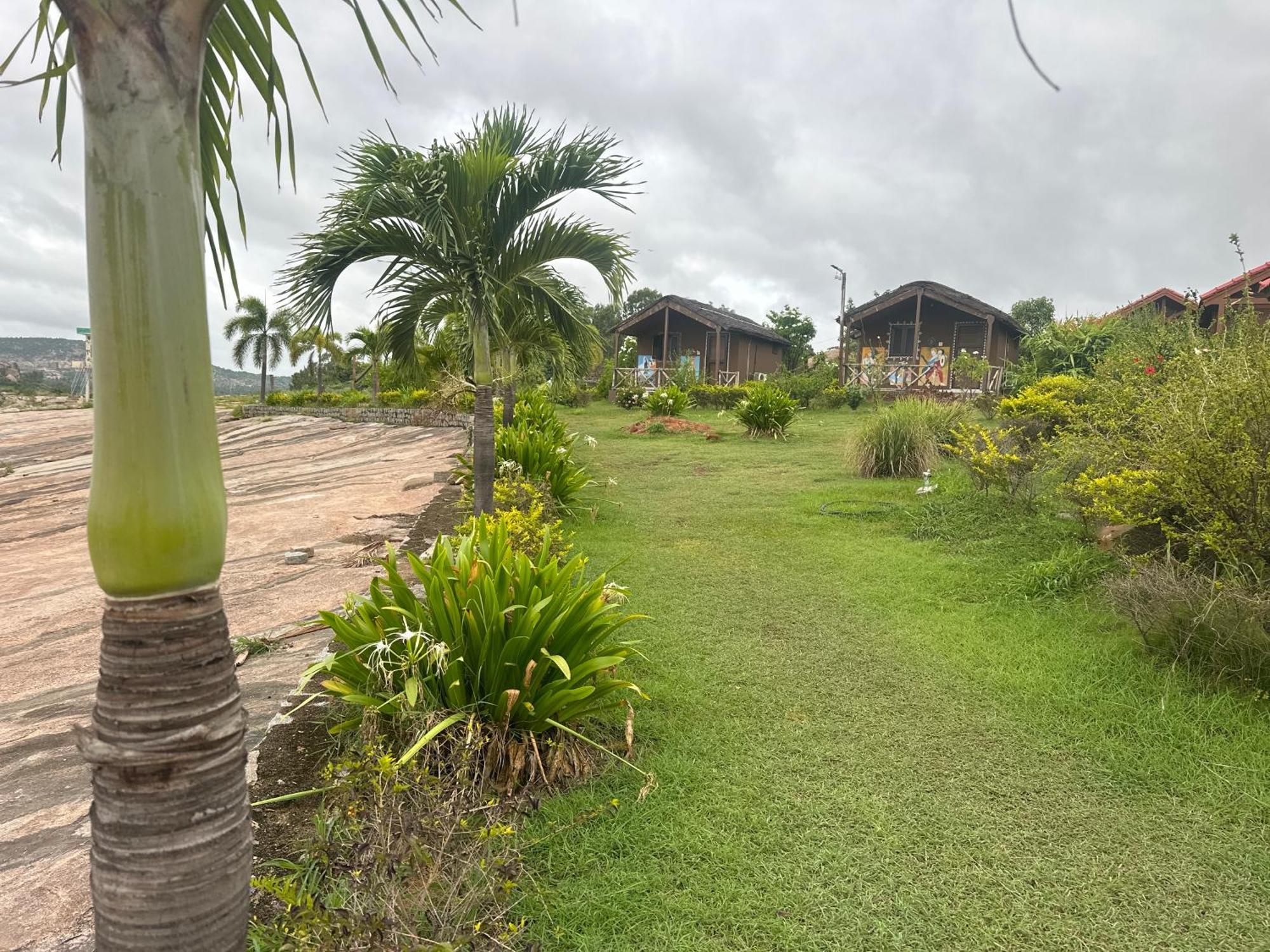 Leo Wooden Resorts Hampi Exterior photo