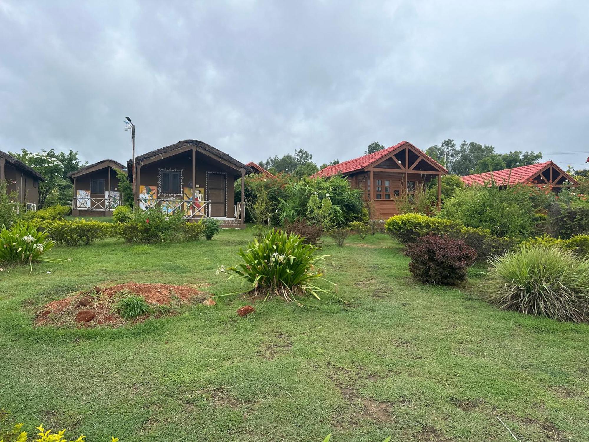 Leo Wooden Resorts Hampi Exterior photo